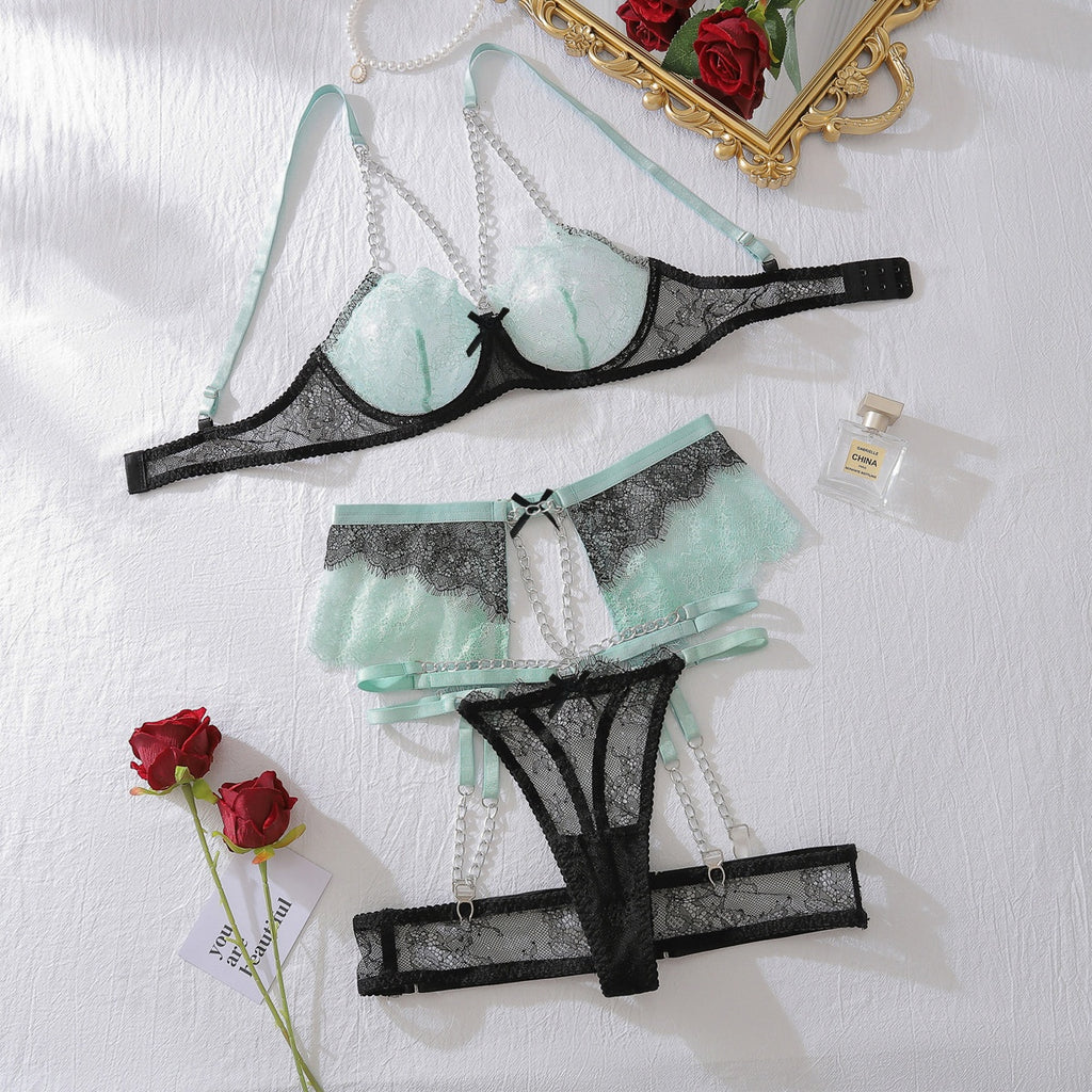 Heavy craftsmanship chain decoration contrasting lace lace lace shaping sexy lingerie split set
